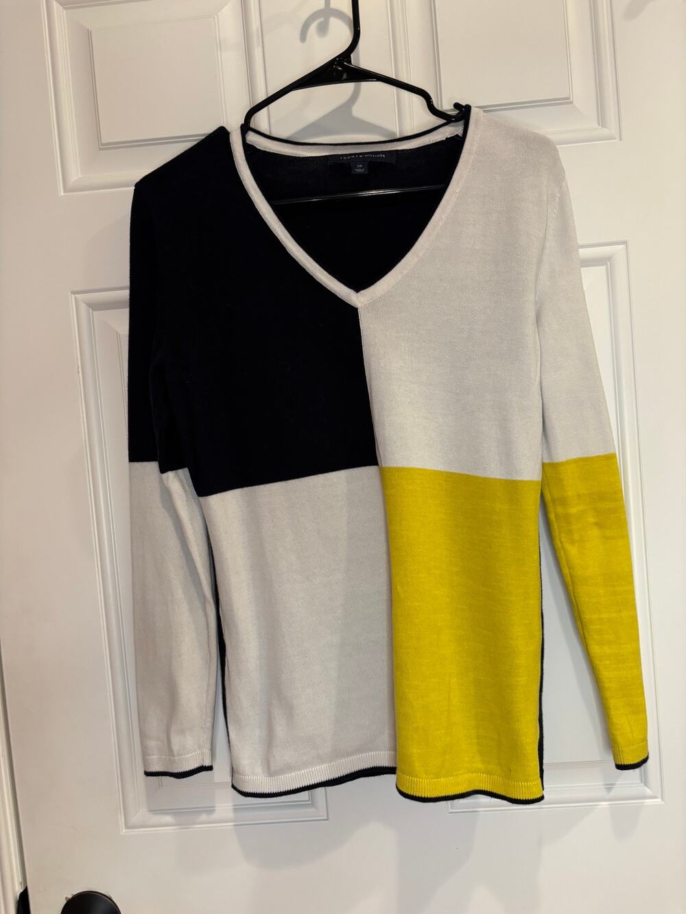 Tommy Hilfiger Colorblock V-Neck Sweater – Black, White & Yellow – Small